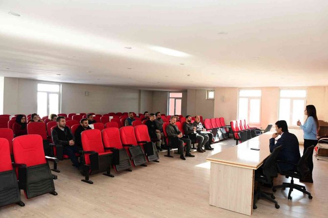 Çatak Belediye Personeli İşaret Dili Eğitimi Alıyor