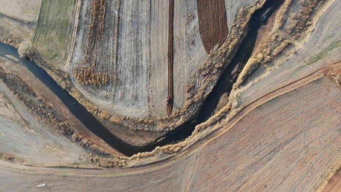 Kızılırmak Nehrini Besleyen Delice Irmağı Alarm Veriyor: Kuraklık Çiftçileri Vurdu