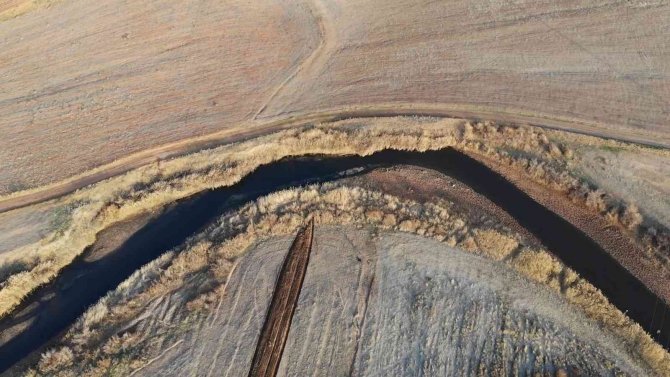 Kızılırmak Nehrini Besleyen Delice Irmağı Alarm Veriyor: Kuraklık Çiftçileri Vurdu