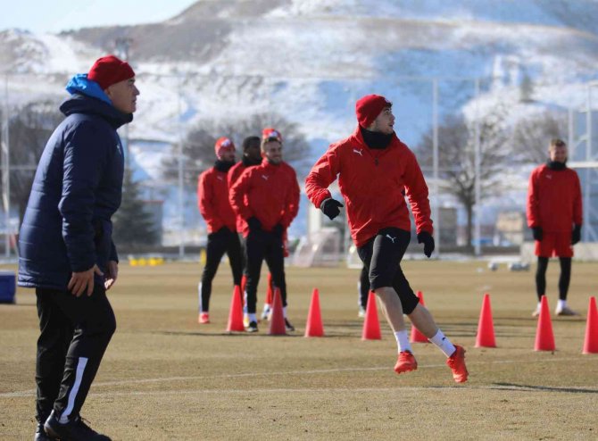 Sivasspor, Konya Maçına Yoğun Tempoda Hazırlanıyor