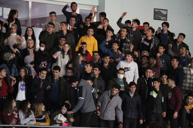 Liseli Gençlerin Futsal Heyecanı