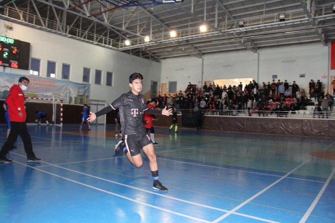 Liseli Gençlerin Futsal Heyecanı