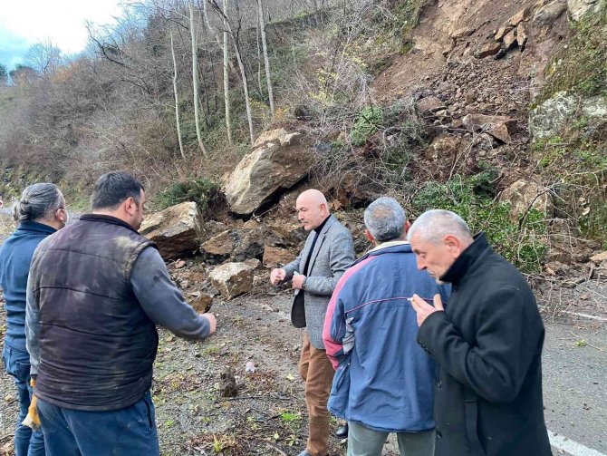 Giresun-dereli Karayolunda Heyelan
