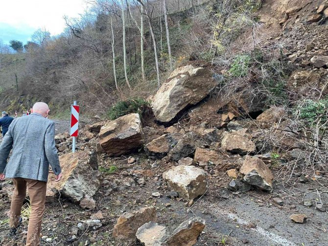 Giresun-dereli Karayolunda Heyelan