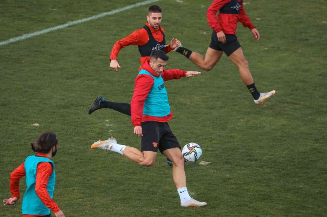 Göztepe’de Antalyaspor Maçı Hazırlıkları Sürüyor