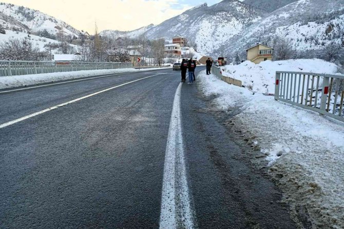 Otomobil Köprüden Harşit Çayına Uçtu: 1 Yaralı