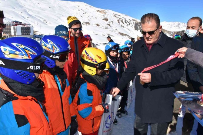 2800 Rakımda Kayak Yarışması