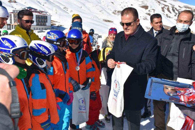 2800 Rakımda Kayak Yarışması