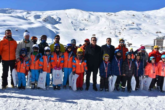 2800 Rakımda Kayak Yarışması