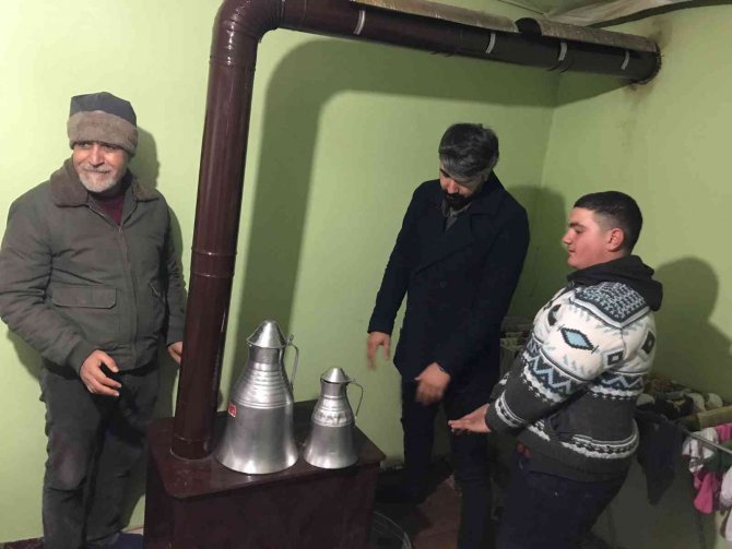 Iğdır’da Tezek Yakma Geleneği Devam Ediyor