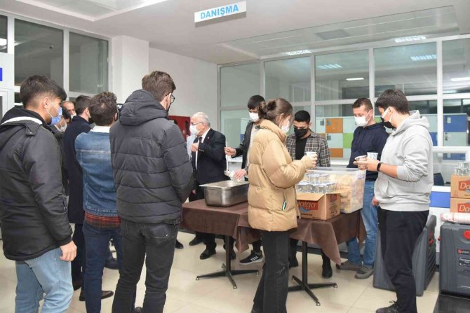 Rektör Ak, Sınav Öncesi Öğrencilerle Biraraya Geldi.