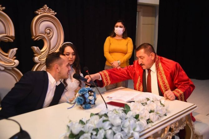 Pandemiye Rağmen Geçtiğimiz Yıl Nikah Sayıları Arttı