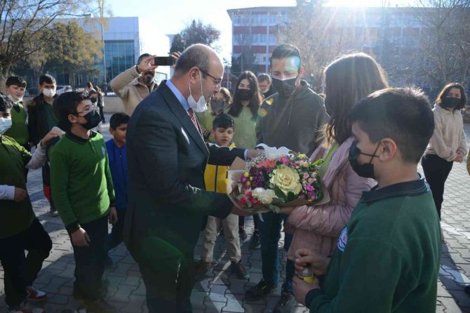 Belediye Başkanı Ekicioğlu, Okul Ziyaretleri İle Talepleri Yerinde Alıyor