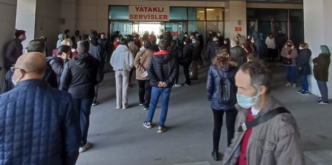 Edirne’de Korkutan Görüntü: Binlerce Kişi Kovid Testi İçin Hastaneye Akın Etti