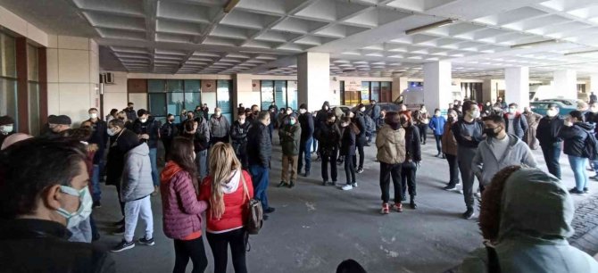 Edirne’de Korkutan Görüntü: Binlerce Kişi Kovid Testi İçin Hastaneye Akın Etti