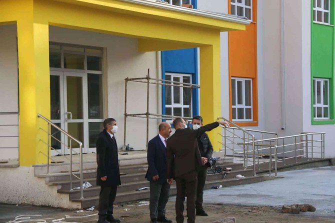 Müdür Başyiğit, Okul İnşaatlarında İncelemelerde Bulundu