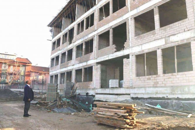 Müdür Başyiğit, Okul İnşaatlarında İncelemelerde Bulundu