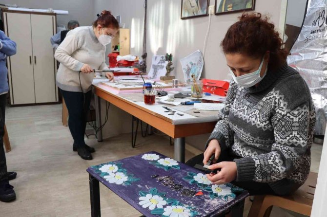 Nazilli Belediyesi Vitray Ve Ahşap Boyama Kursları Devam Ediyor