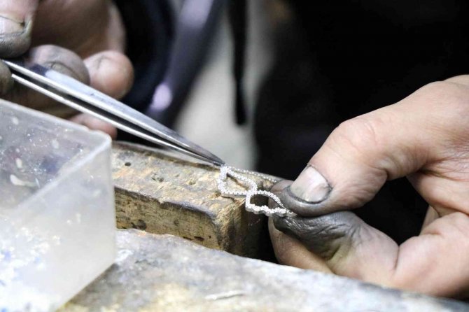 Büyük Pırlantanın Derdi De Büyük Oluyor