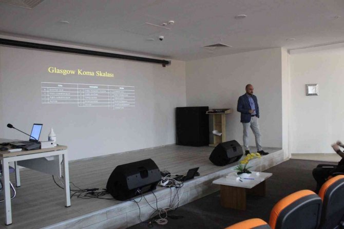 Bilecik’teki Hastane Acil Servis Görevlilerine Acil Vakalara Müdahale Eğitimi Verildi