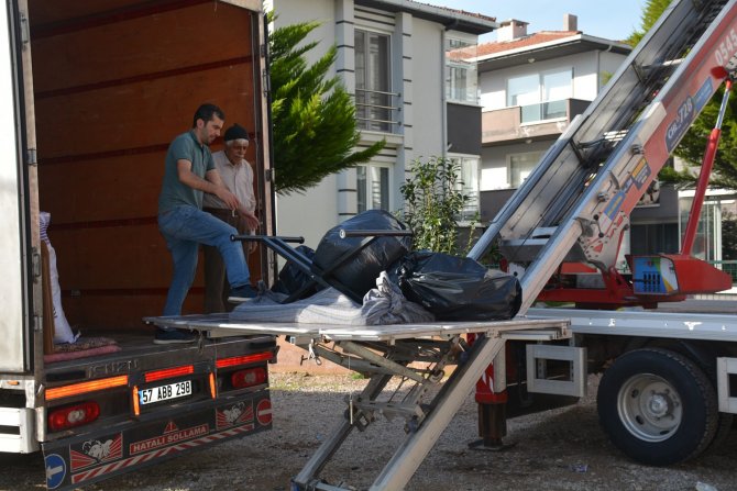 Kaya Parçasının Zarar Verdiği Binadaki Hane Sakinleri Tahliye Edildi
