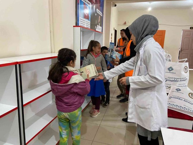 Cizre’de Okul Kütüphanelerine Kitap Destekleri Devam Ediyor