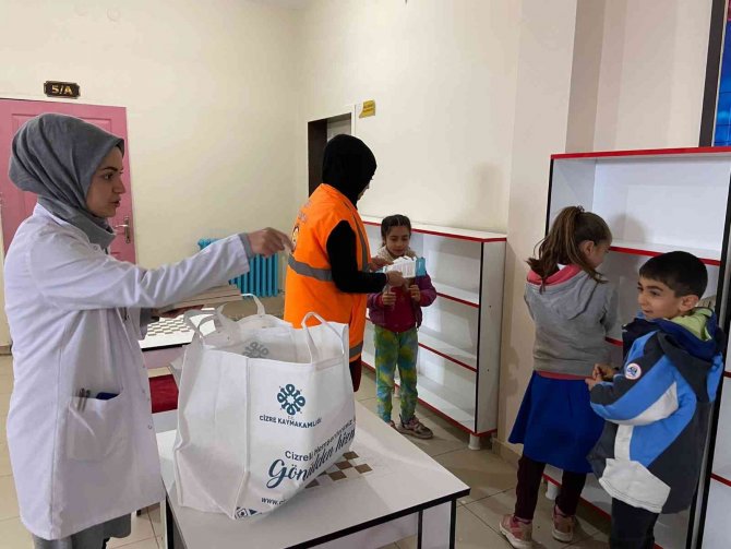 Cizre’de Okul Kütüphanelerine Kitap Destekleri Devam Ediyor