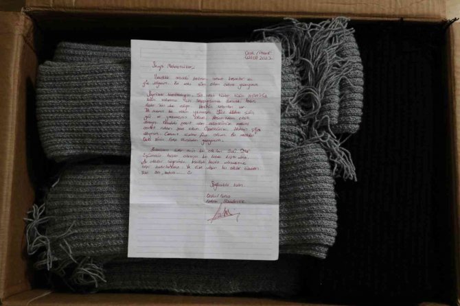 Sivil Şehit Annesinden Mehmetçiğe Atkı