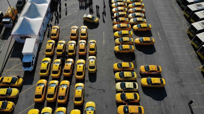 Yüzlerce Taksici Kontak Kapatarak Üsküdar’da Kan Bağışında Bulundu