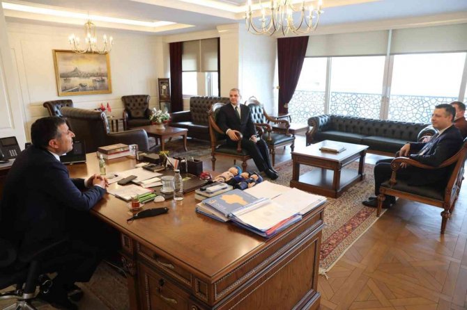 Vali Atay, Hükümet Konağının Tapusunu Aldı