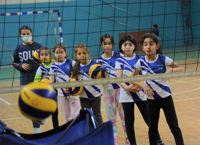 Yunusemre Voleybol Altyapısına Hız Verdi