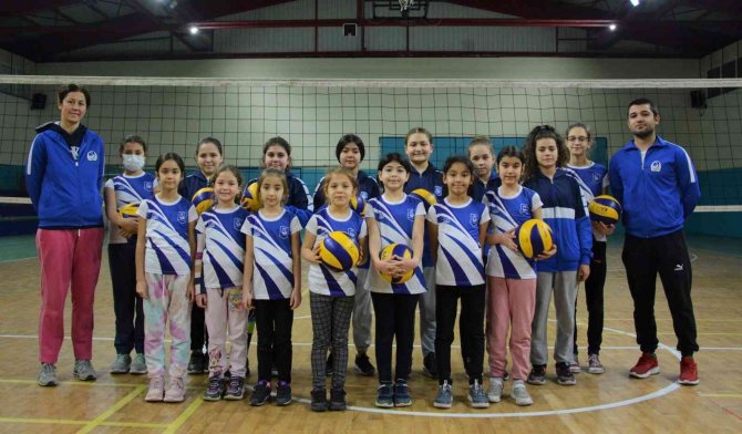 Yunusemre Voleybol Altyapısına Hız Verdi