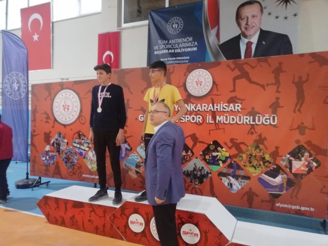 Şuhutlu Öğrencilerden Güreş Müsabakasında Büyük Başarı