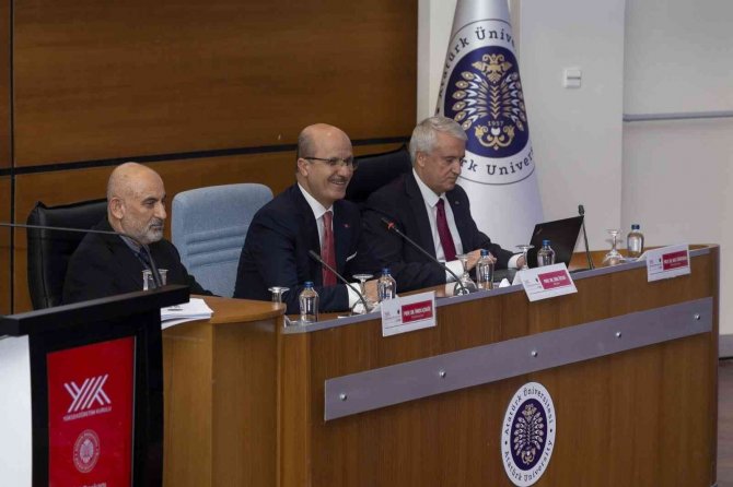 Ai̇çü Rektörü Prof. Dr. Karabulut, Yök Başkanı Prof. Dr. Özvar Başkanlığında Yapılan Üni̇dap Toplantısına Katıldı