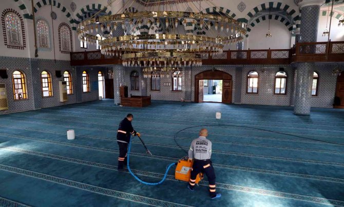 Akdeniz Belediyesi, İbadethanelerin Temizliğine Devam Ediyor