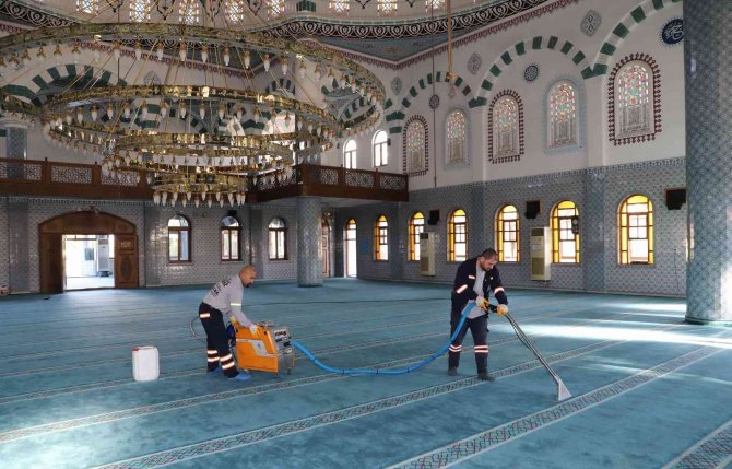 Akdeniz Belediyesi, İbadethanelerin Temizliğine Devam Ediyor