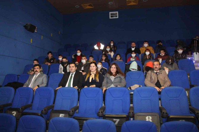 İ̇lk Kez Gittikleri Sinemada “İ̇yi Ki Varsın Eren” Filmini İzlediler