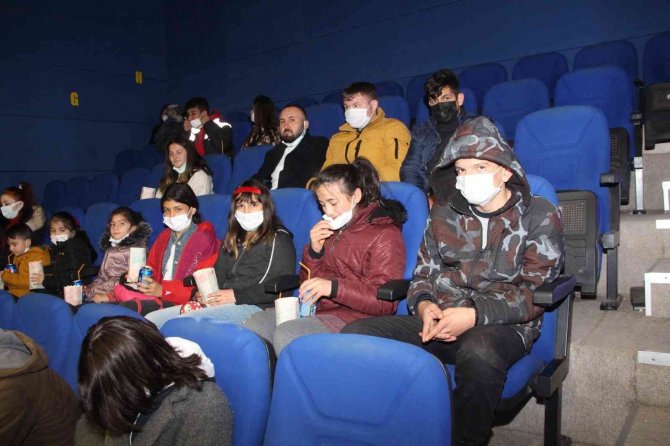 İ̇lk Kez Gittikleri Sinemada “İ̇yi Ki Varsın Eren” Filmini İzlediler