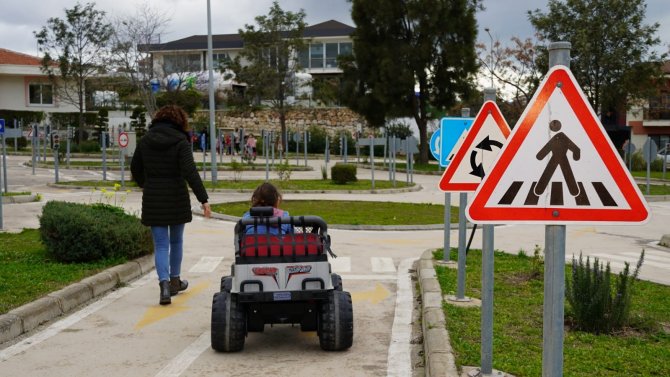 Çeşme’de Anaokulu Öğrencileri Trafik Eğitimi Aldı