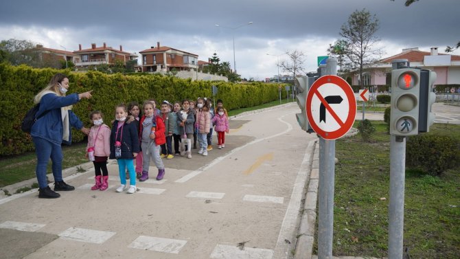 Çeşme’de Anaokulu Öğrencileri Trafik Eğitimi Aldı