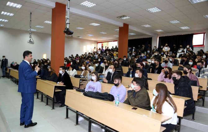 Adü Rektörü Aldemir, Nazilli Myo Ve Nazilli Sağlık Hizmetleri Myo Öğrencileri İle Bir Araya Geldi