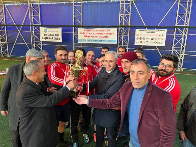Bingöl’de Kurum Çalışanları, Öğrenciler İçin Forma Terletti