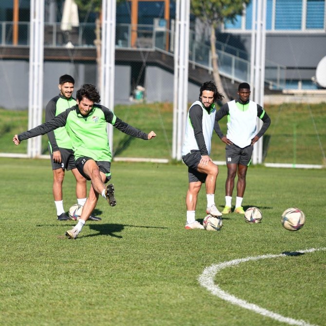 Bursaspor, Adanaspor Maçının Taktik Çalışmasını Gerçekleştirdi