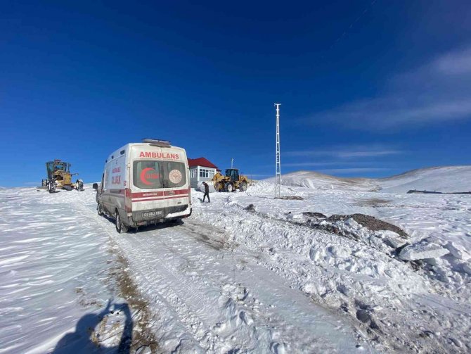 Diyadin’de Kar Nedeniyle Kapanan Yollar Ulaşıma Açıldı