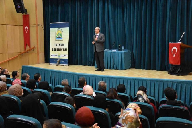 Eğitimci Yazar Halit Ertuğrul’dan Öğrencilere Konferans