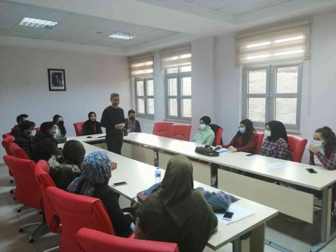 Üniversitesi Öğrencilerine Evlilik Öncesi Eğitim Semineri