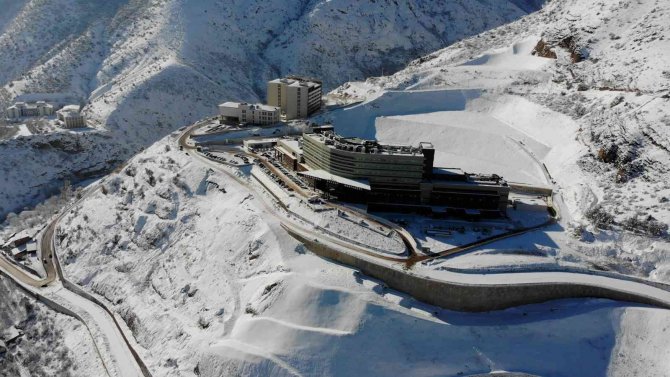 Gümüşhane Devlet Hastanesi’nde Yol Sorunu Çözüm Bekliyor