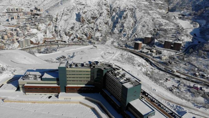 Gümüşhane Devlet Hastanesi’nde Yol Sorunu Çözüm Bekliyor