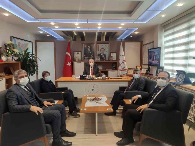 İ̇l Milli Eğitim Müdürü Okumuş, Yüzmede Derece Elde Eden Öğrenciyi Ağırladı