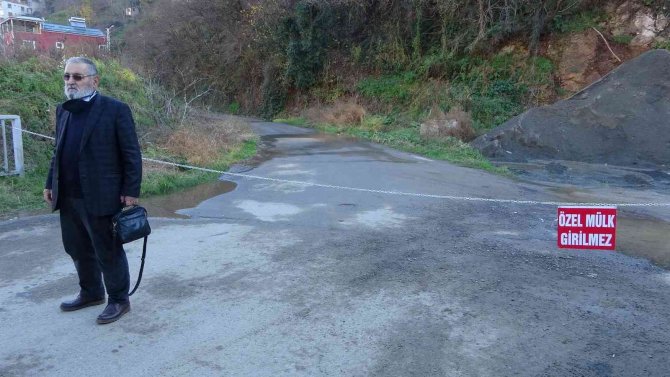 Üç Kez Kapatıp Açtığı Yolu Yine Ulaşıma Kapattı Ama Bu Kez Tekrar Açmayı Düşünmüyor